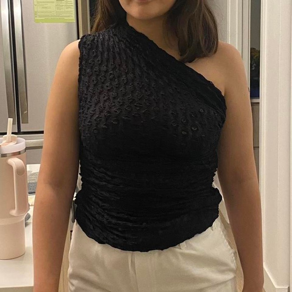 ONE SHOULDER TOP